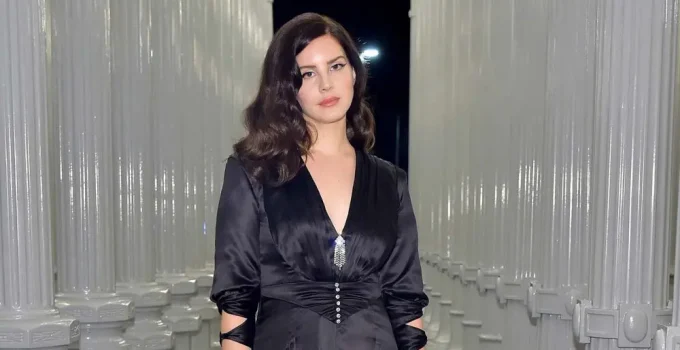 Lana Del Rey: Sangat Enthusiastic dalam Harmoni Retro Modern