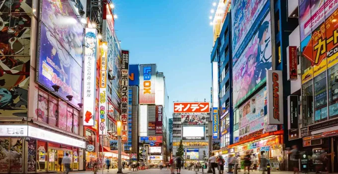 Tokyo's population and significance as a global metropolis