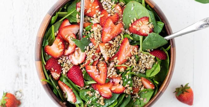 Strawberry Spinach Salad: A Refreshing and Nutrient-Packed Delight