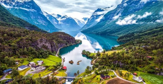 Norwegia: Keindahan Alam dan Kehidupan Modern di Skandinavia