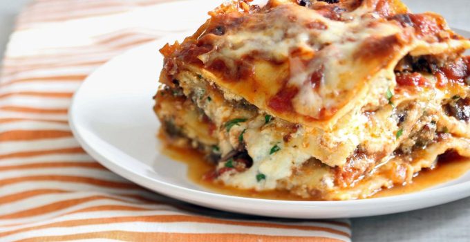 Lasagna Italia Autentik: Rahasia Membuat Saus Ragu dan Béchamel yang Sempurna