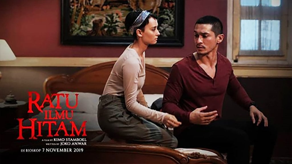 jalan cerita film Ratu Ilmu Hitam