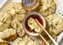 Shengjian Mantou: Roti Goreng Isi Daging yang Bikin Ketagihan