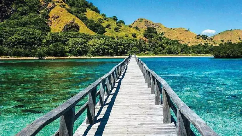 keindahan Pantai Manjarite