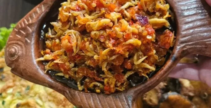 Mengungkap Kenikmatan Teri Sambal Bawang: Si Kecil yang Punya Rasa Besar