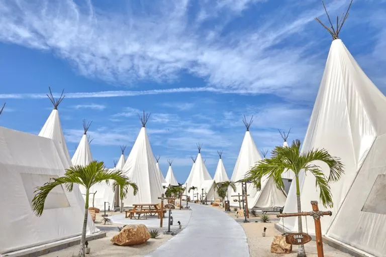 Kuliner dan Pengalaman Santai di Tepi Laguna