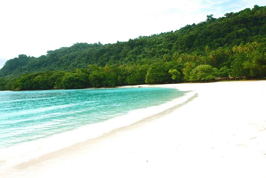 Tips Menikmati Pantai Champagne Secara Maksimal