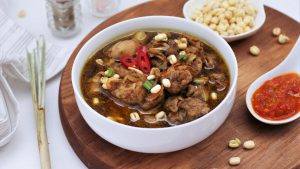 Rawon Daging Sapi, Sajian Legendaris dengan Kuah Hitam Kaya Rasa yang Menggugah Selera